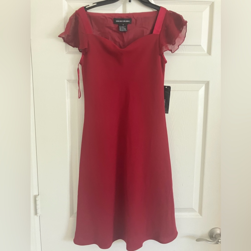 Very chic Jones New York Dress, Size 4, New with Tags (NWT)